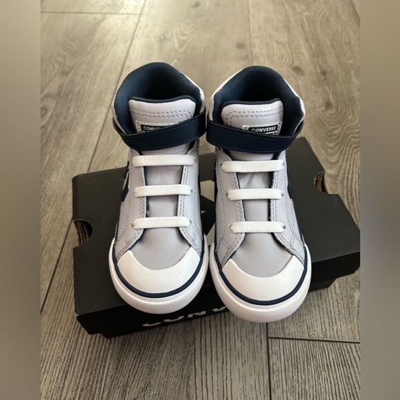 Converse High-Tops in Light Gray and Dark Blue - Picture 4 of 6